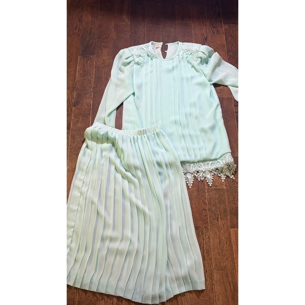 Vintage Dress Suit 2 Piece Blouse Skirt Set Liz Petite Inc Mint green Size 8